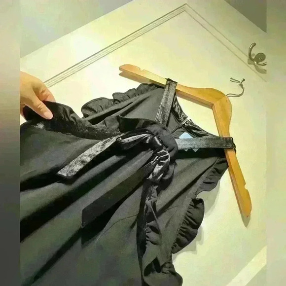 NWT Cece High Neck Ruffle Halter Jumpsuit - Picture 2 of 6